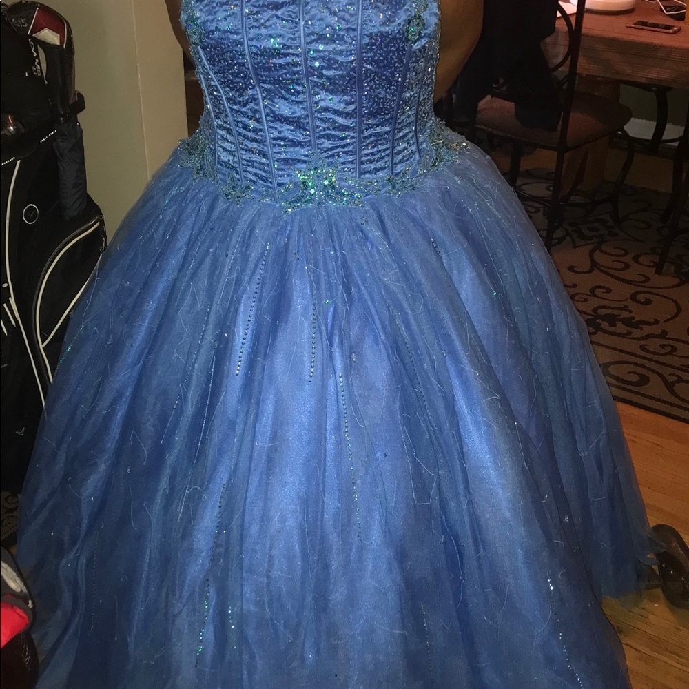 Prom dress! - Picture 7 of 8
